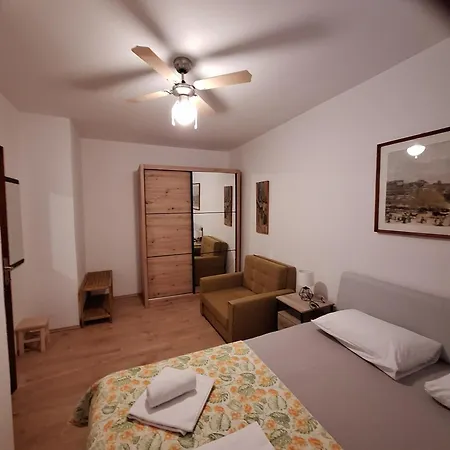 Appartement Mw , Zuti *