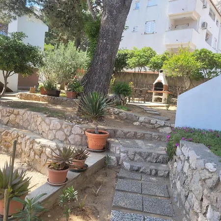 Mw , Zuti Appartement