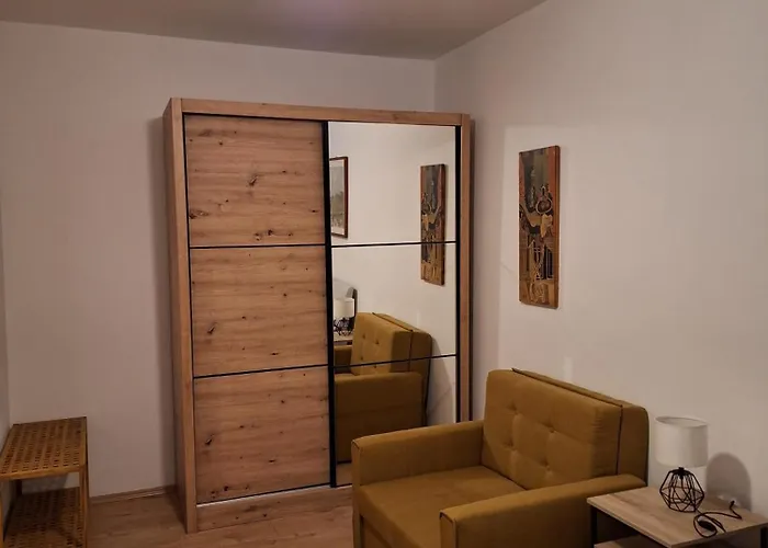 Mw , Zuti Apartamento