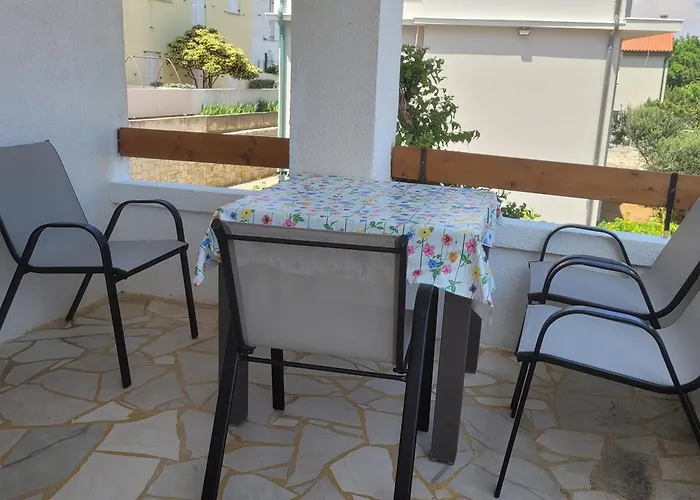 Mw , Zuti Apartamento *