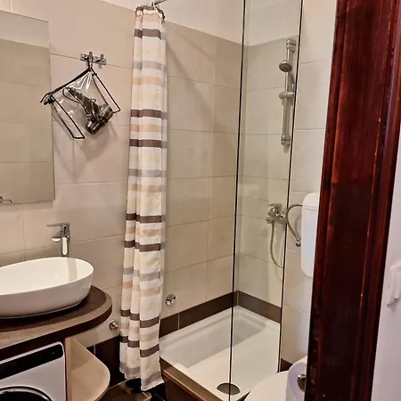 Apartment Mw , Zuti