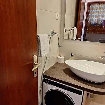 Apartment Mw , Zuti